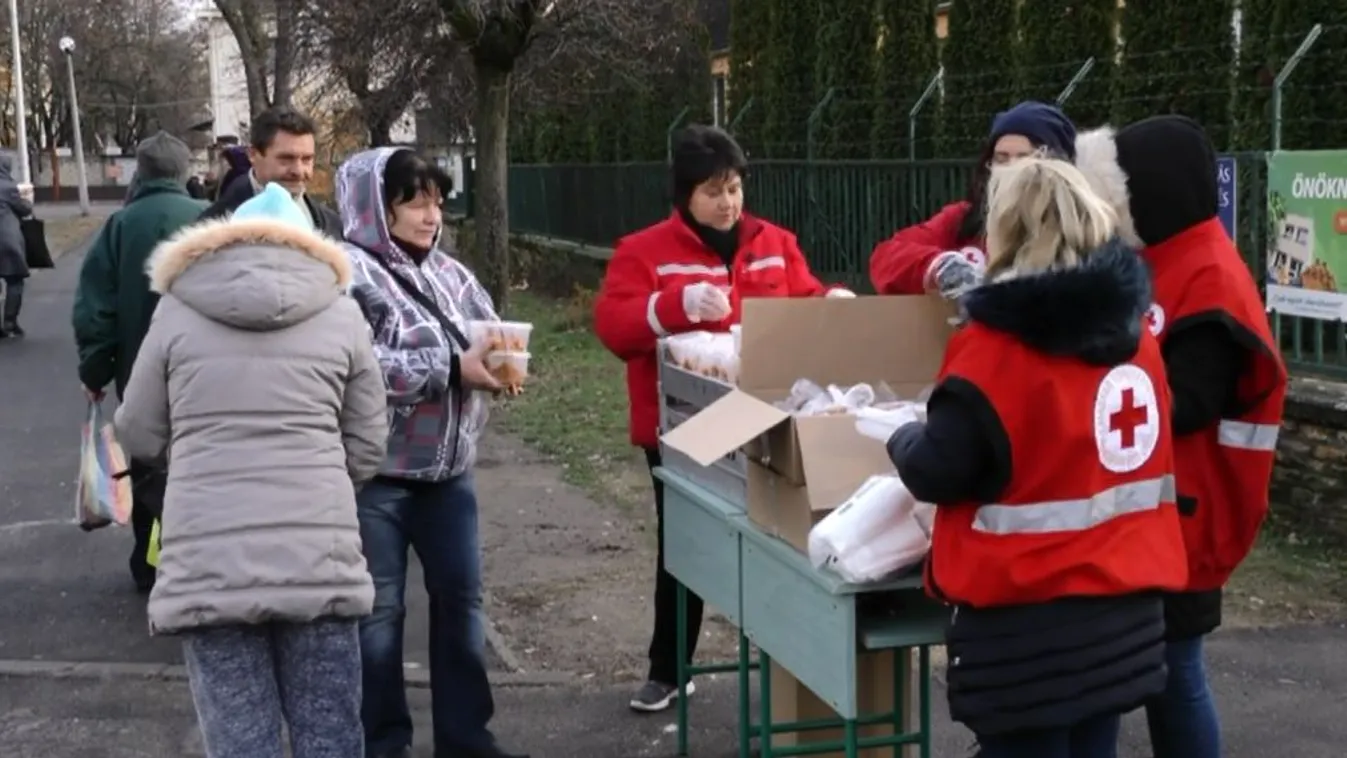 Rászorulóknak osztottak meleg ételt
