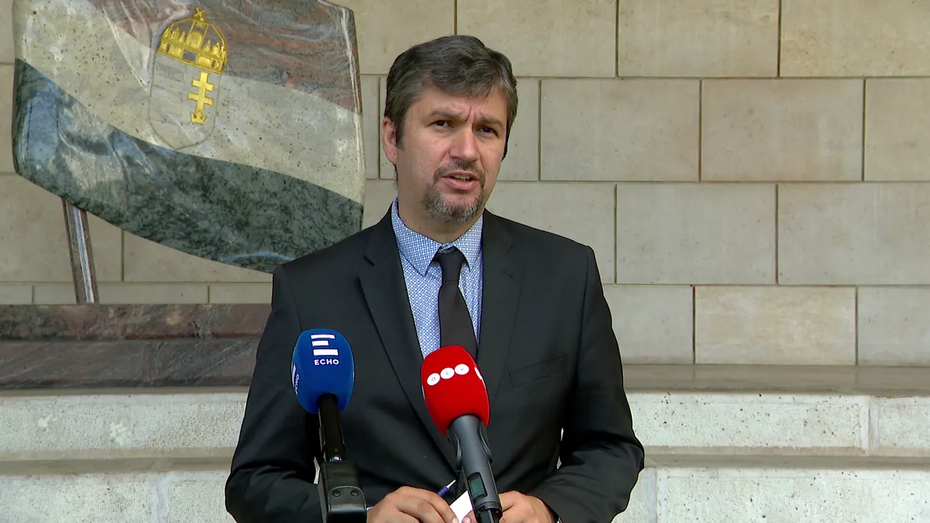 Perrel fenyegeti Zugló Hadházy Ákost