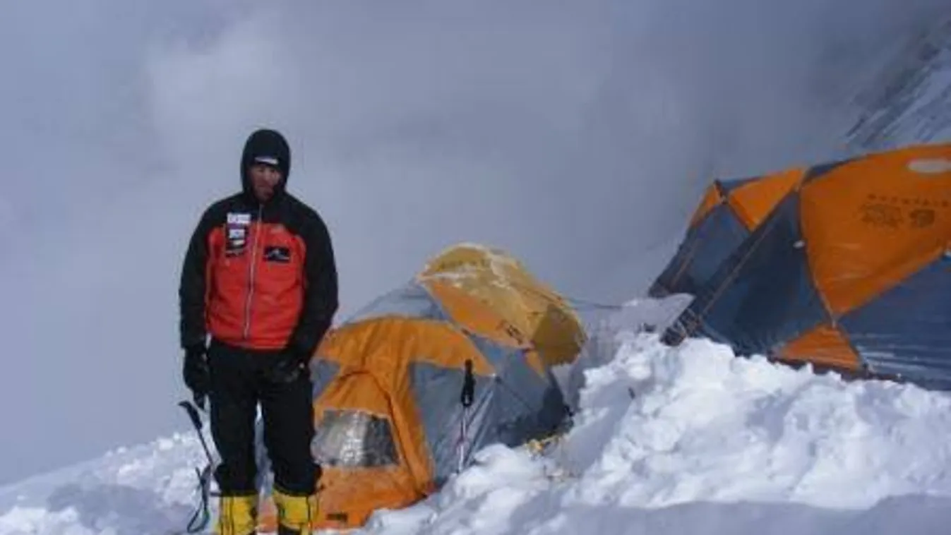 Varga Csaba felért a 8080 méteres Hidden Peak csúcsára