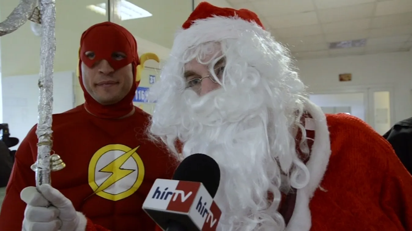 Tűzoltóautóval érkezett a Mikulás Siófokra