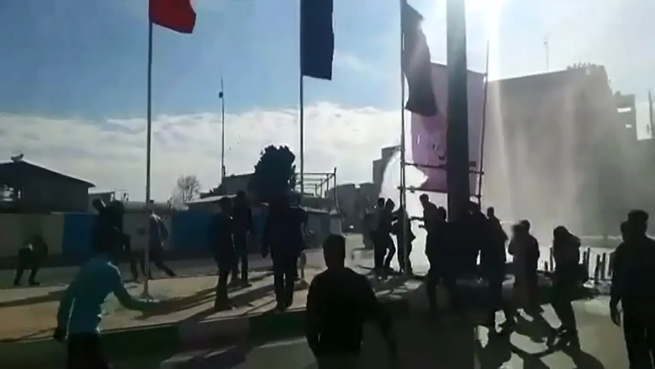 Kormányellenes tüntetéshullámmá fajult a tiltakozás