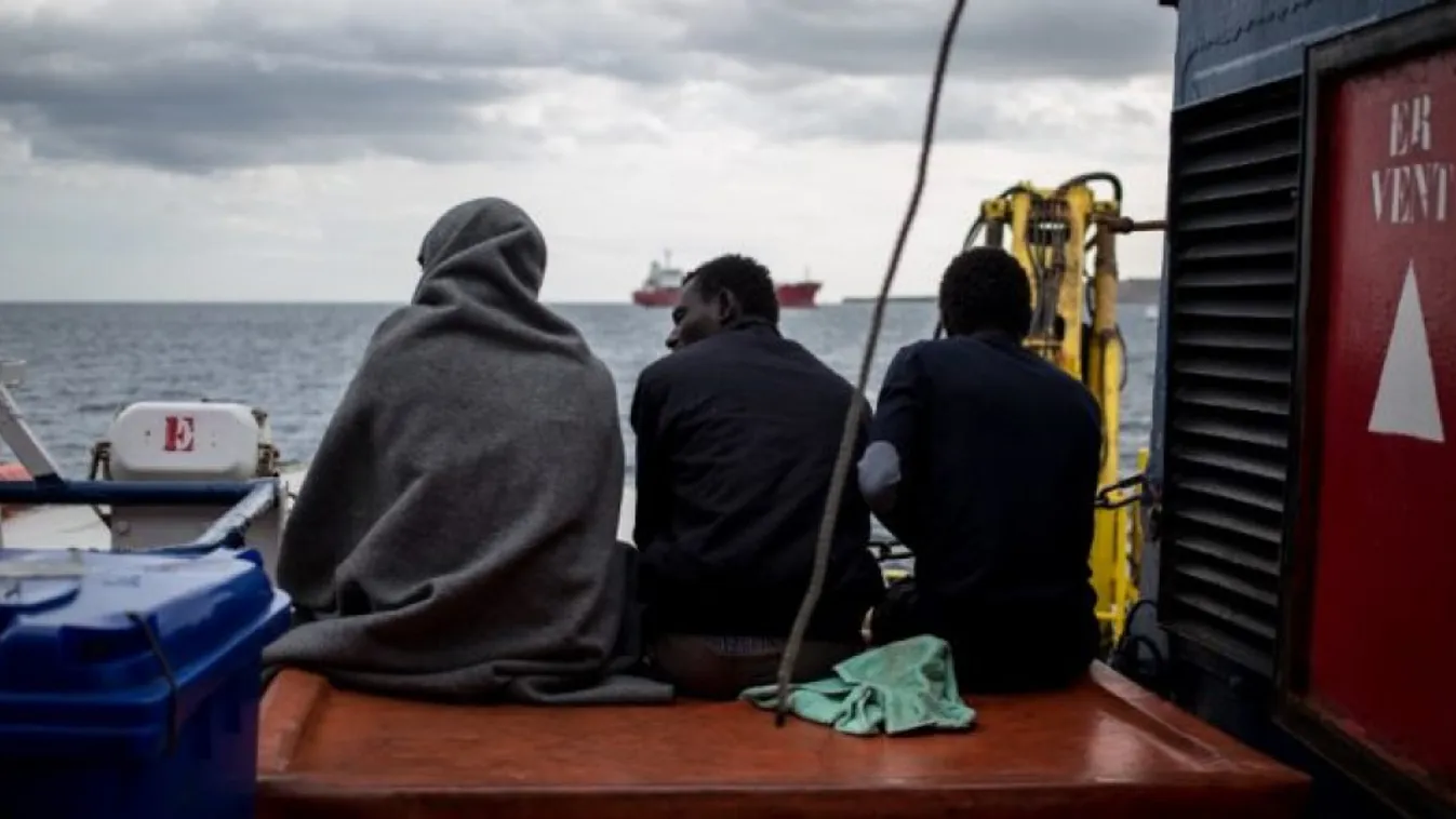 Több tucat migránst mentettek meg a La Manche csatornán