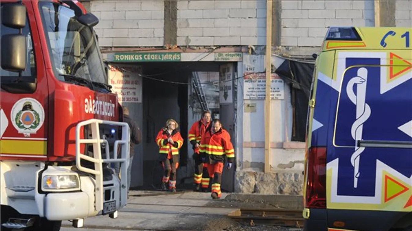 Két holttestet találtak egy kigyulladt épületben Budapesten