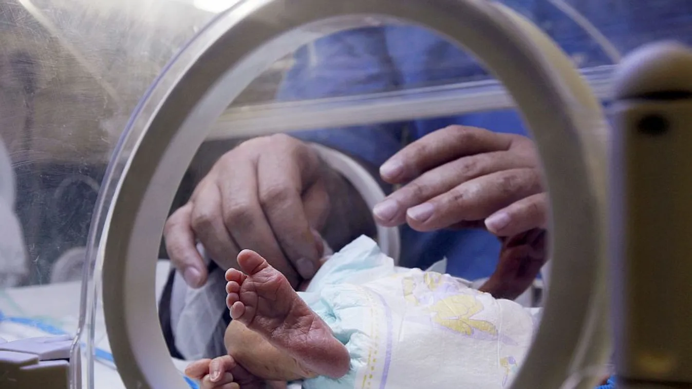 Csecsemőket ment – BBC Our world