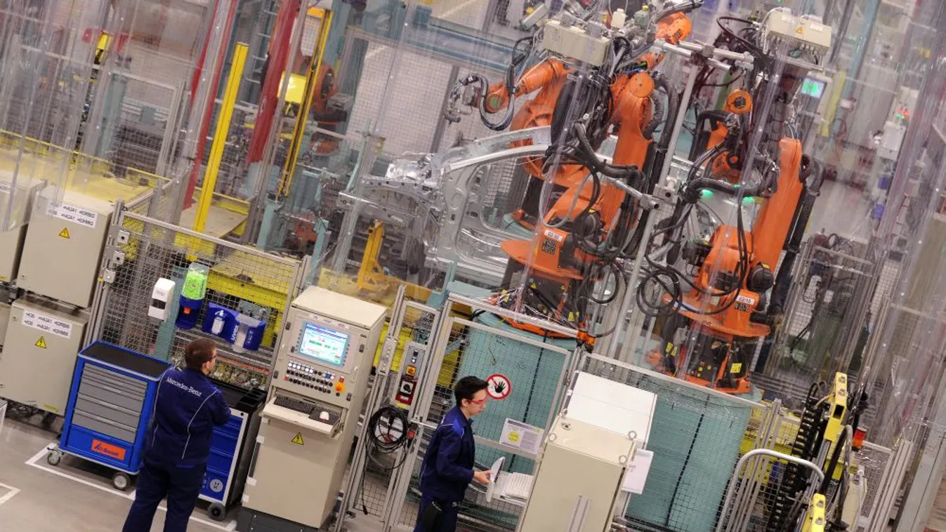 PM: Európa versenyképességét erősítik a V4-ek