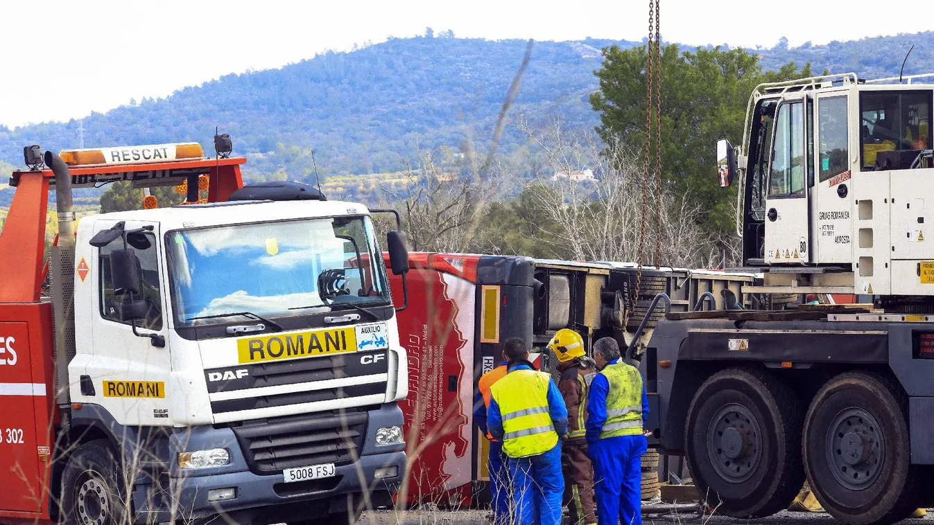 Tizenhárom diák vesztette életét egy buszbalesetben