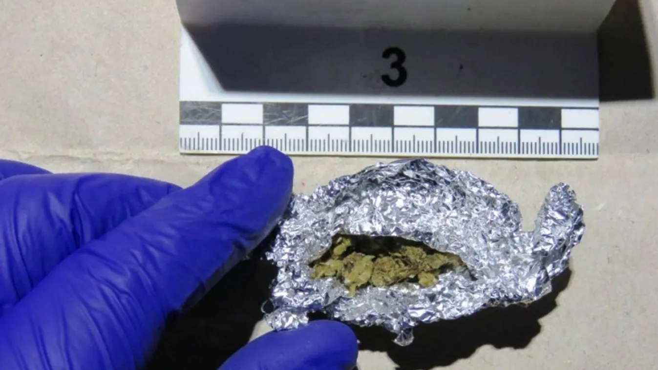 Kábítószert találtak az autóban