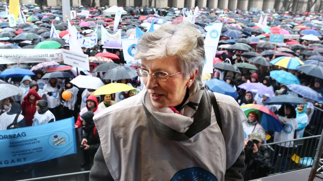 Húsz éve nem került sor ilyen léptékű tanársztrájkra