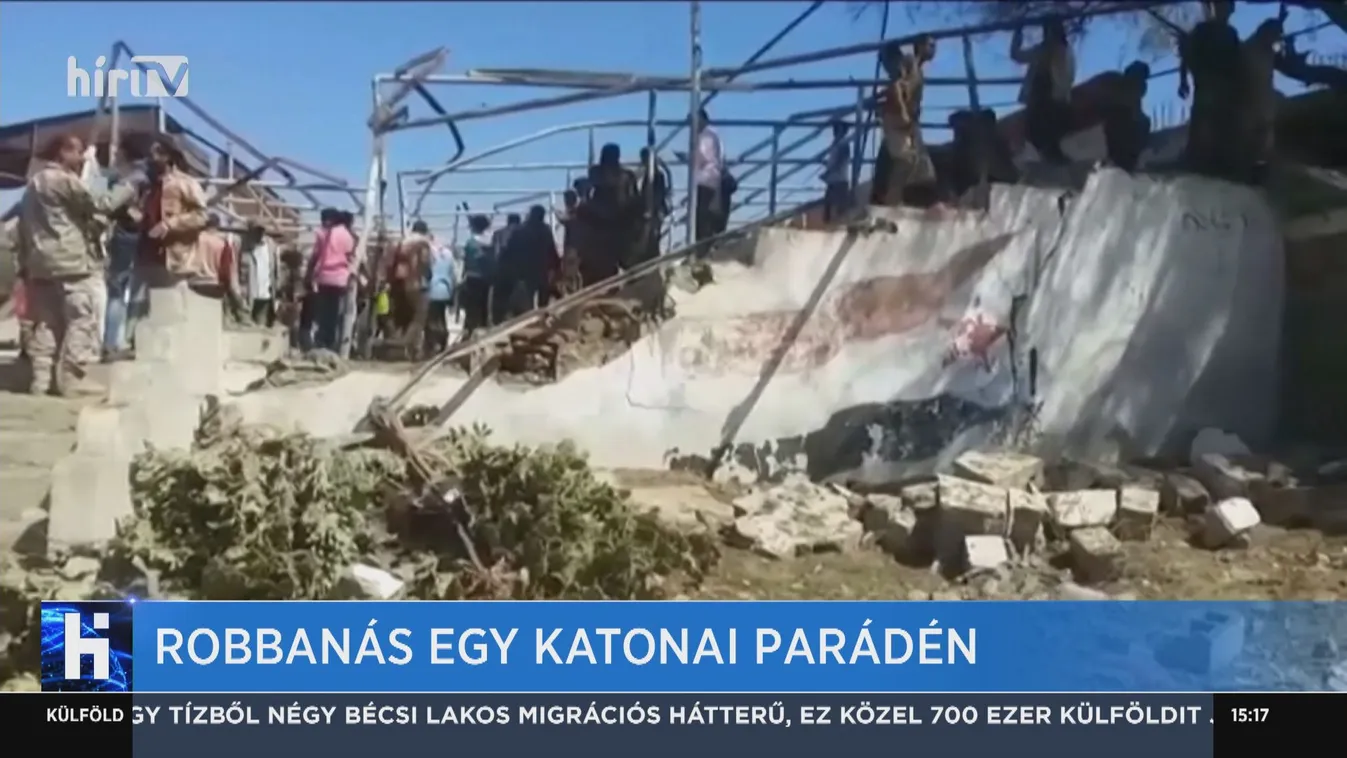 Robbanás egy katonai parádén