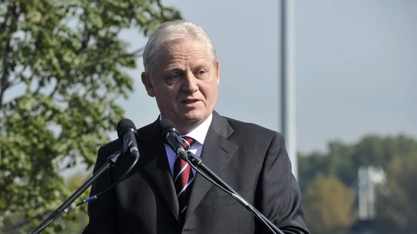 Stabil többség Tarlós mögött