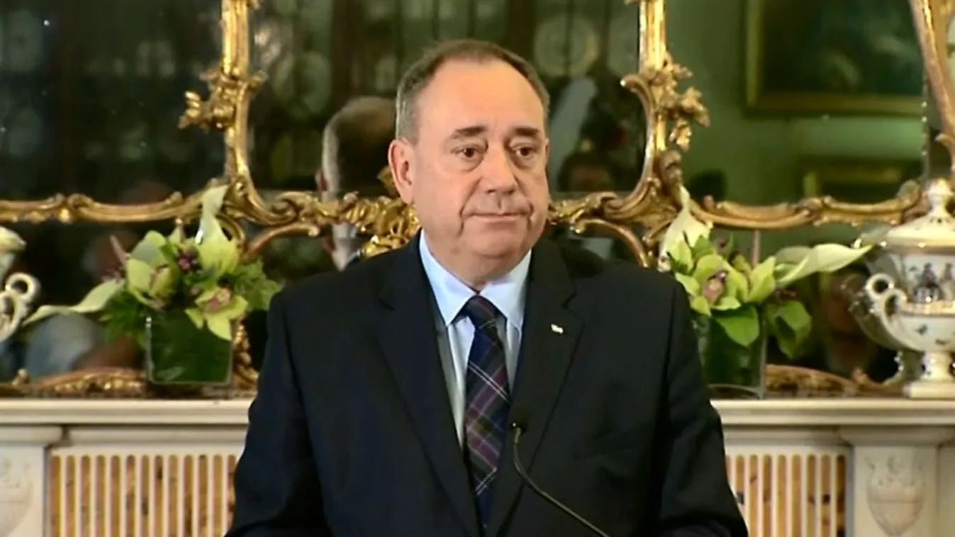 Belebukott a szexuális zaklatási vádba a pártvezető