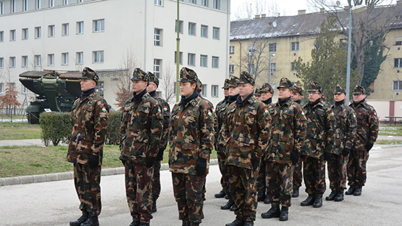 Nyolcezer fővel növelnék a hadsereg létszámát