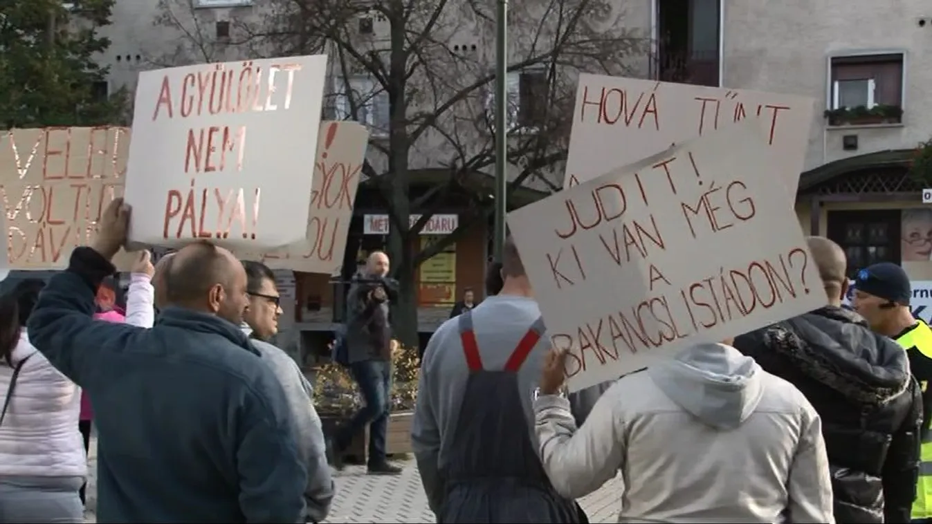 Tüntettek a jobbikos városvezetés ellen