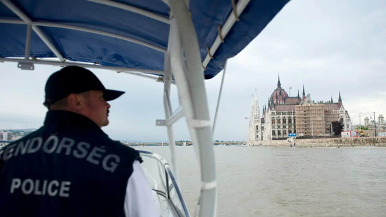 Holttest került elő a Dunából az Erzsébet hídnál