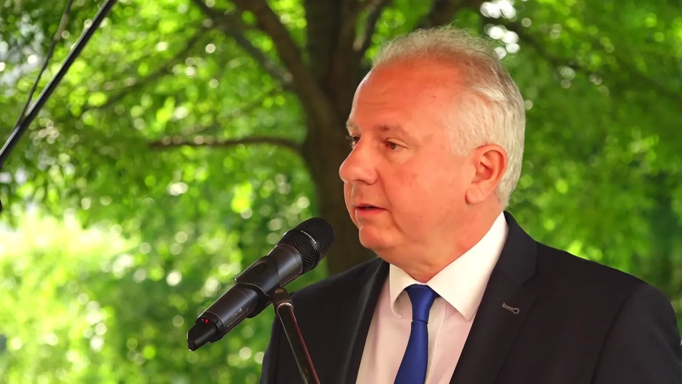 Bojkottálta az átadót a polgármester, mert nem beszélhetett rajta