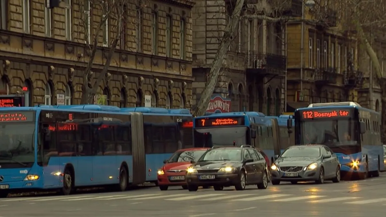 Szilveszter éjszaka a várható nagyobb forgalom miatt számos nagy kapacitású járat egész éjjel közlekedik + videó