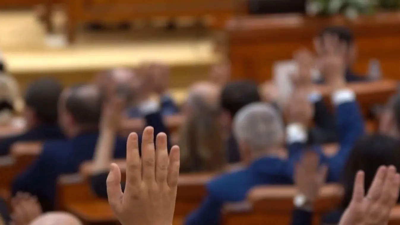 A román kormány befagyasztotta a közalkalmazotti béreket és a nyugdíjakat is + videó