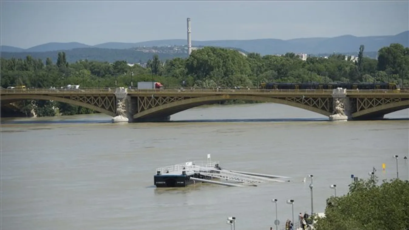 Részleges sávlezárás lesz a Petőfi és a Margit hídon hétvégén
