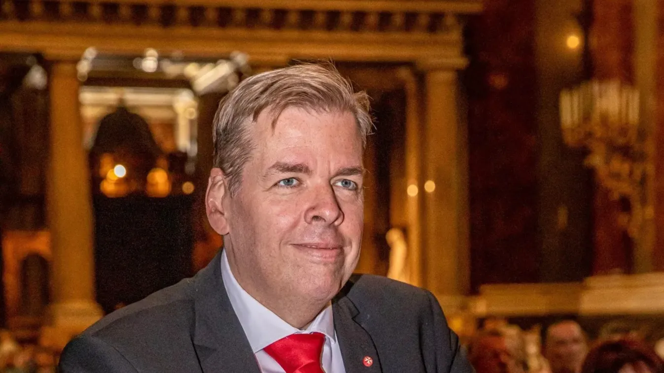 Tragédia! Schmuck Andor milliókat adományozott, de saját életmentő kezelésére már nem maradt pénze?