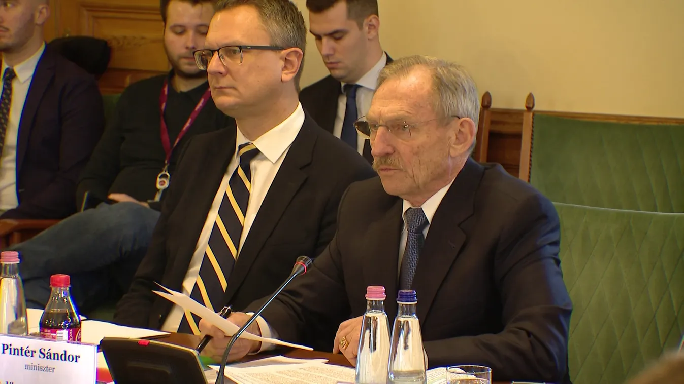 Pintér Sándor: Januártól tovább emelkedik a pedagógusok bére + videó