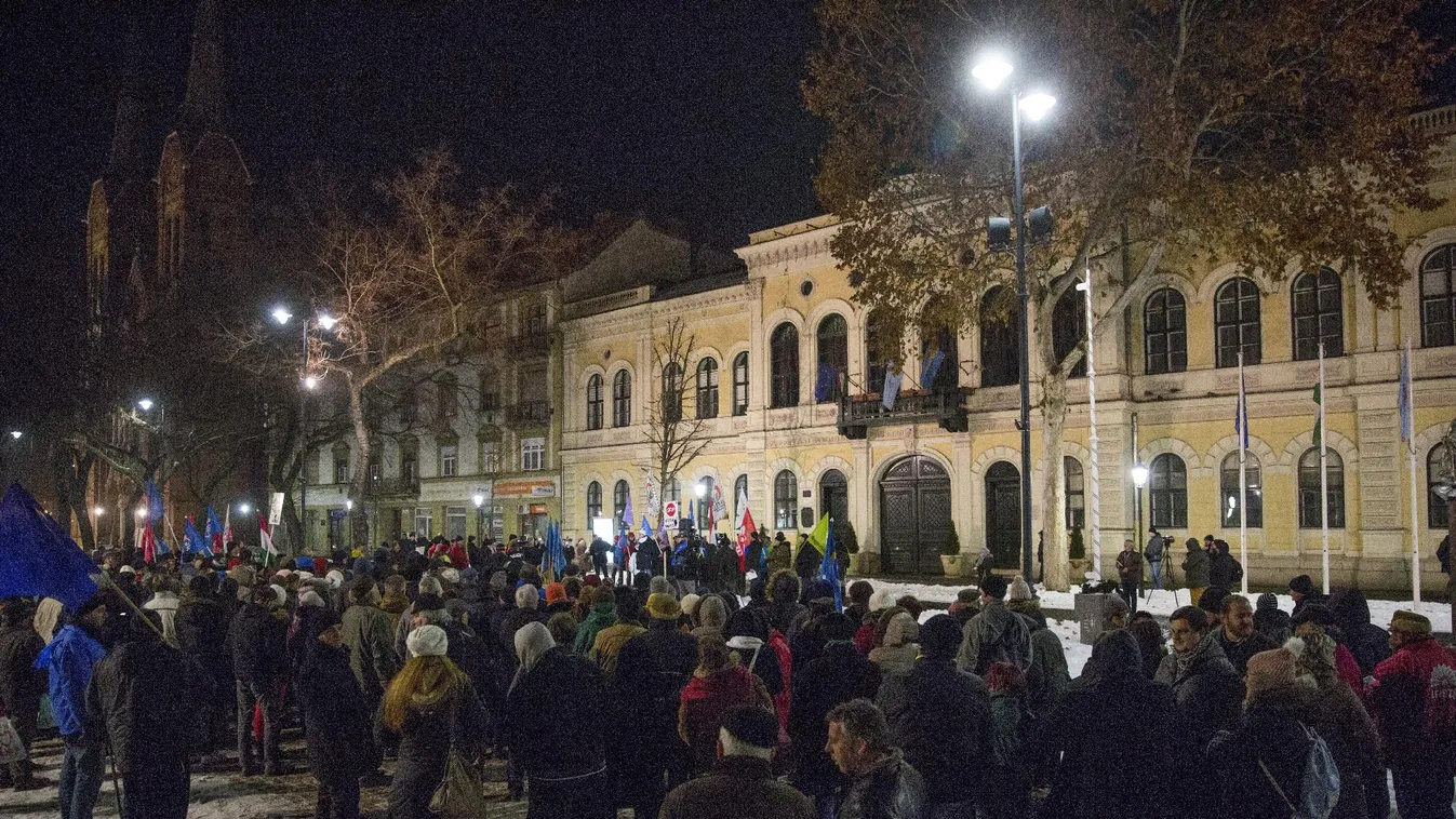Vonulásos tüntetést tartott az ellenzék Békéscsabán