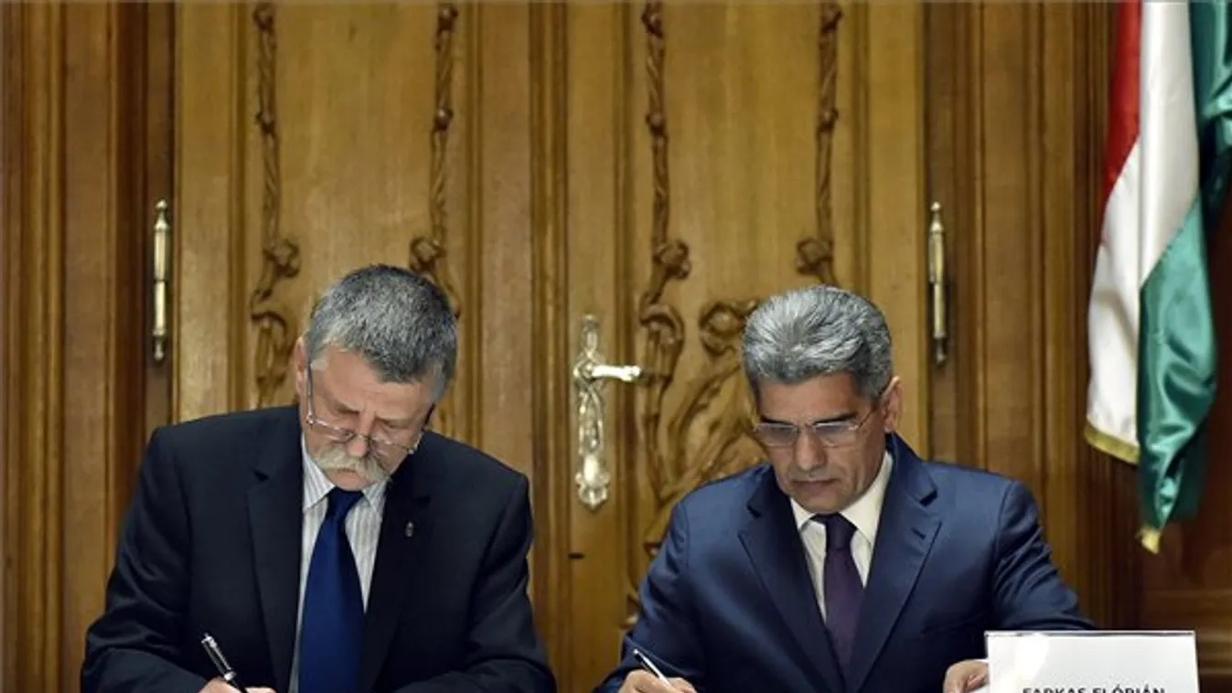 Orbán Viktor nem engedi el Farkas Flórián kezét