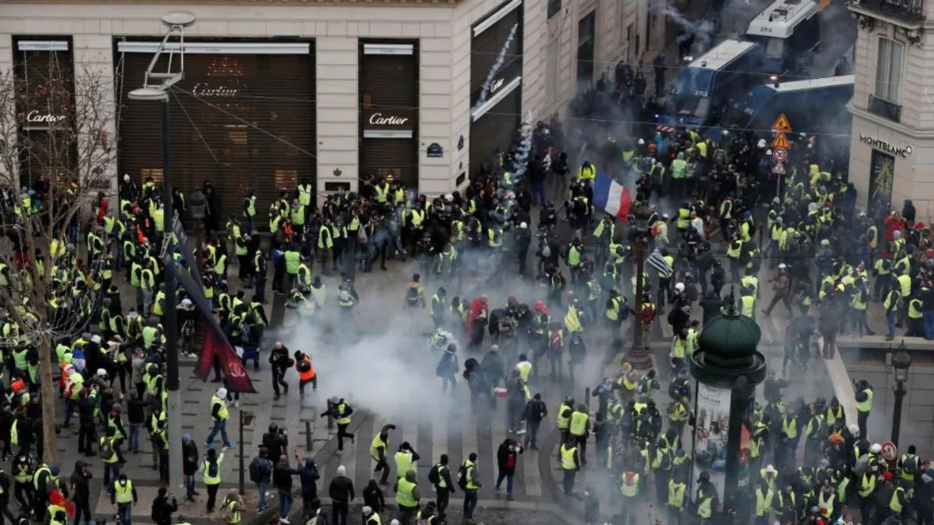 „Nem Macron az ellengés, 30 évre nyúlik vissza a dühünk”