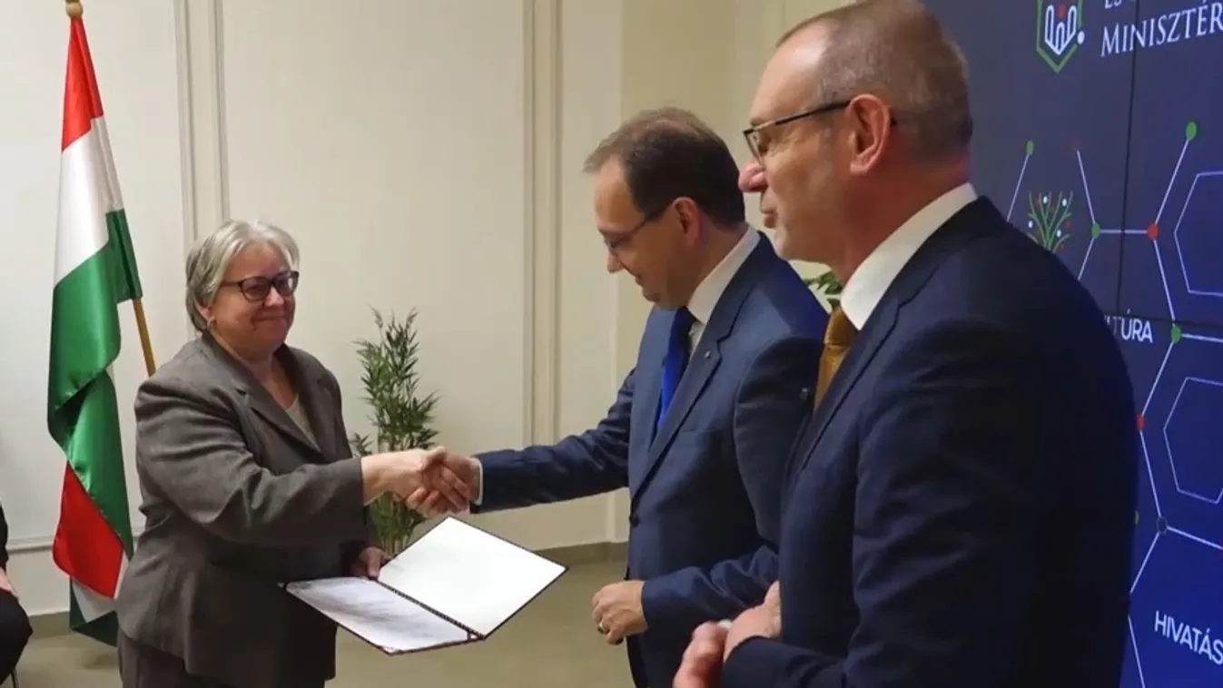 1800 oktató és pedagógus érdemelte ki a tehetséggondozói tanári ösztöndíjat idén  + videó