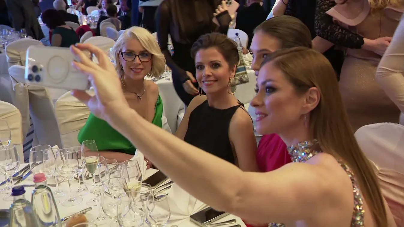 Sajtódíjat kapott M. Dobos Marianne