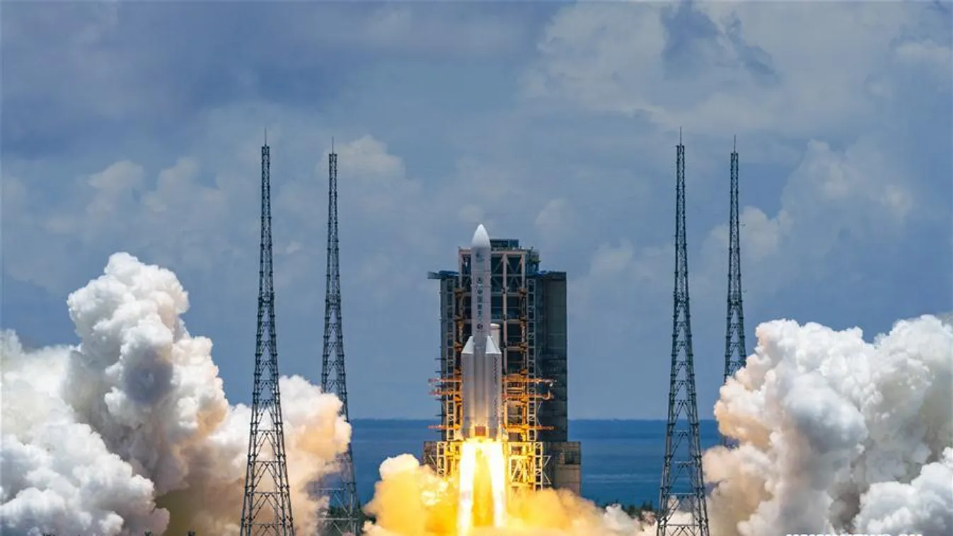 Kína csütörtökön három asztronautát küld az űrállomására