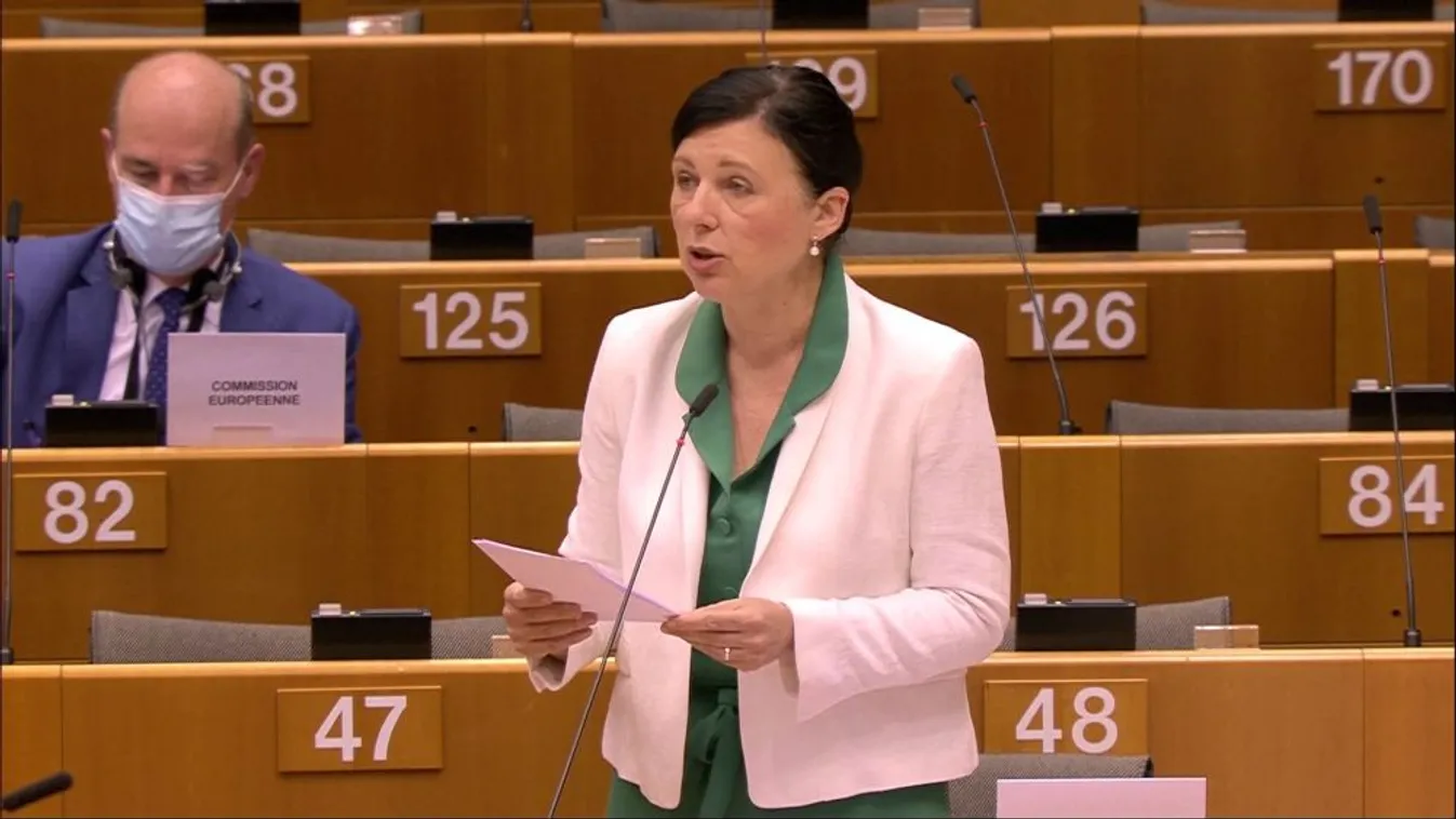 Jourová 180 fokos fordulata: kemény kritikával illette hazánkat + videó