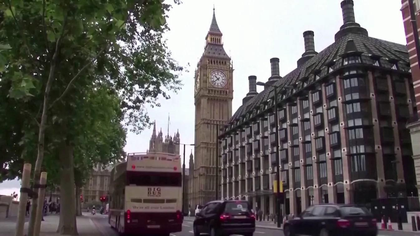 Sok a fertőzött, a Johnson-kormány mégsem tervez korlátozásokat