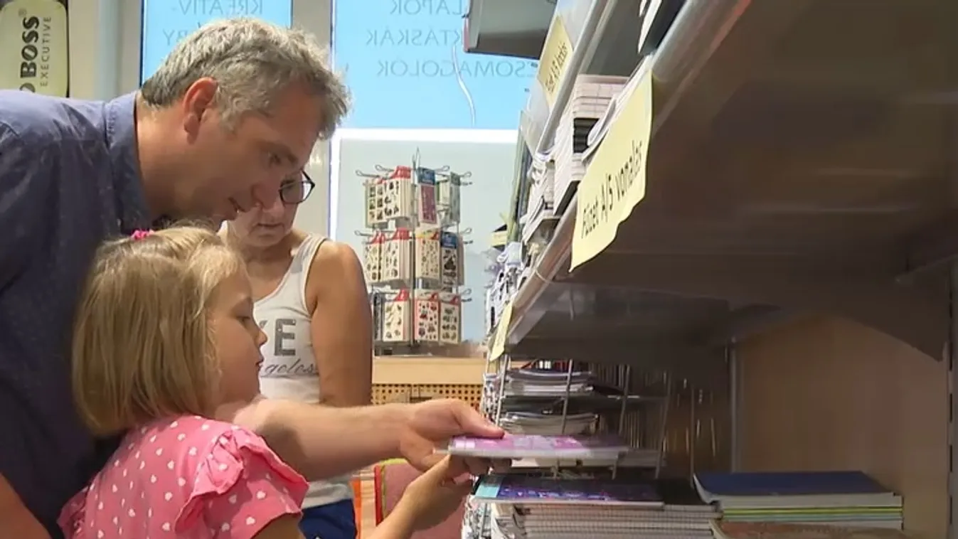 A családok egy része elkezdte már az iskolakezdéshez szükséges írószerek beszerzését + videó