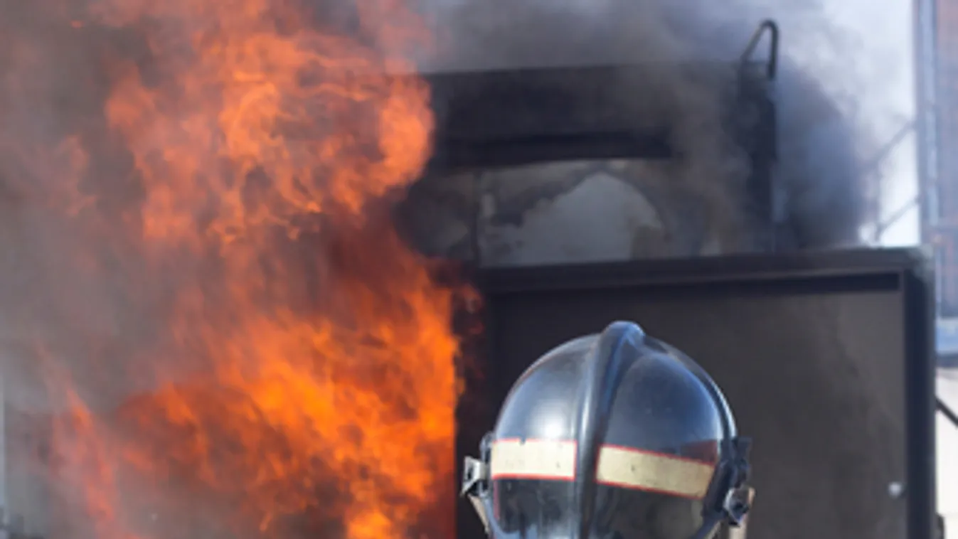 Emberéletet követelt egy lakástűz az éjjel Budapesten