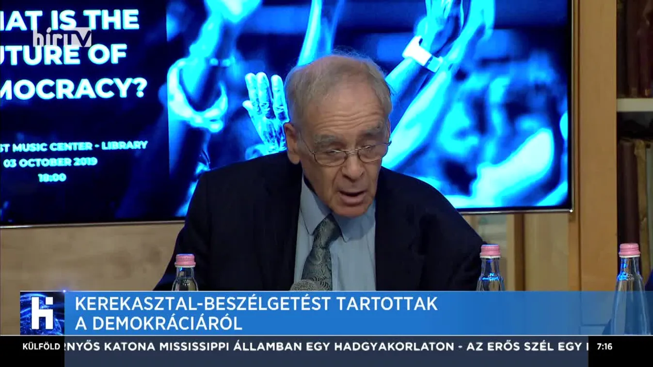 Kerekasztal-beszélgetést tartottak a demokráciáról
