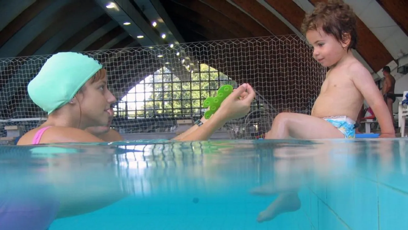 A kampányhajrában szaporodnak meg a szalagátvágások