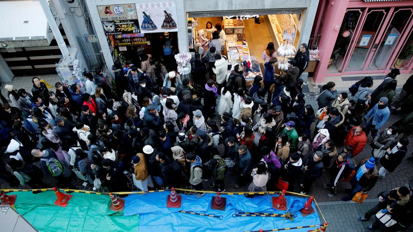 Egy szentély látogatóit akart lángra lobbantani a tokiói gázoló