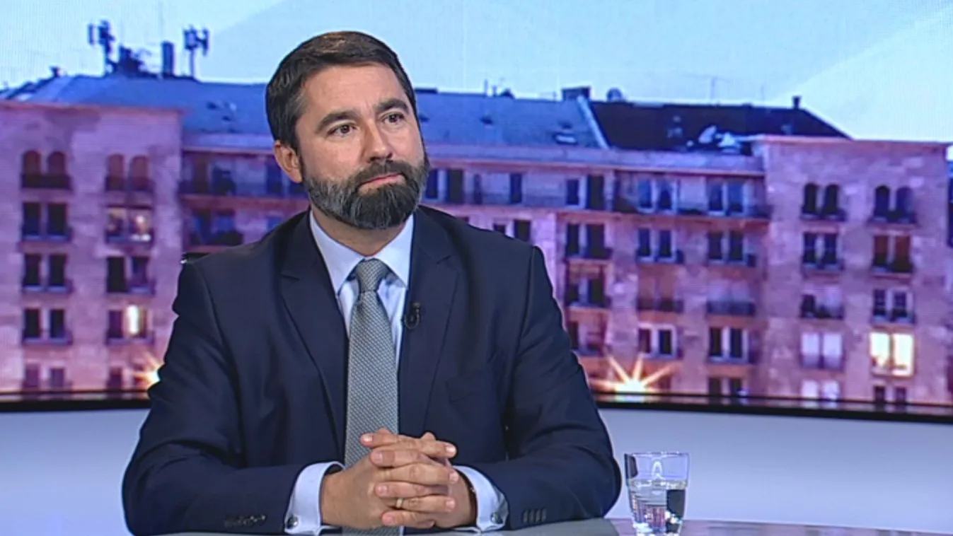 Nem lehet tisztán látni, mennyi pénzt kapnak a migránsok az anonim bankkártyákra