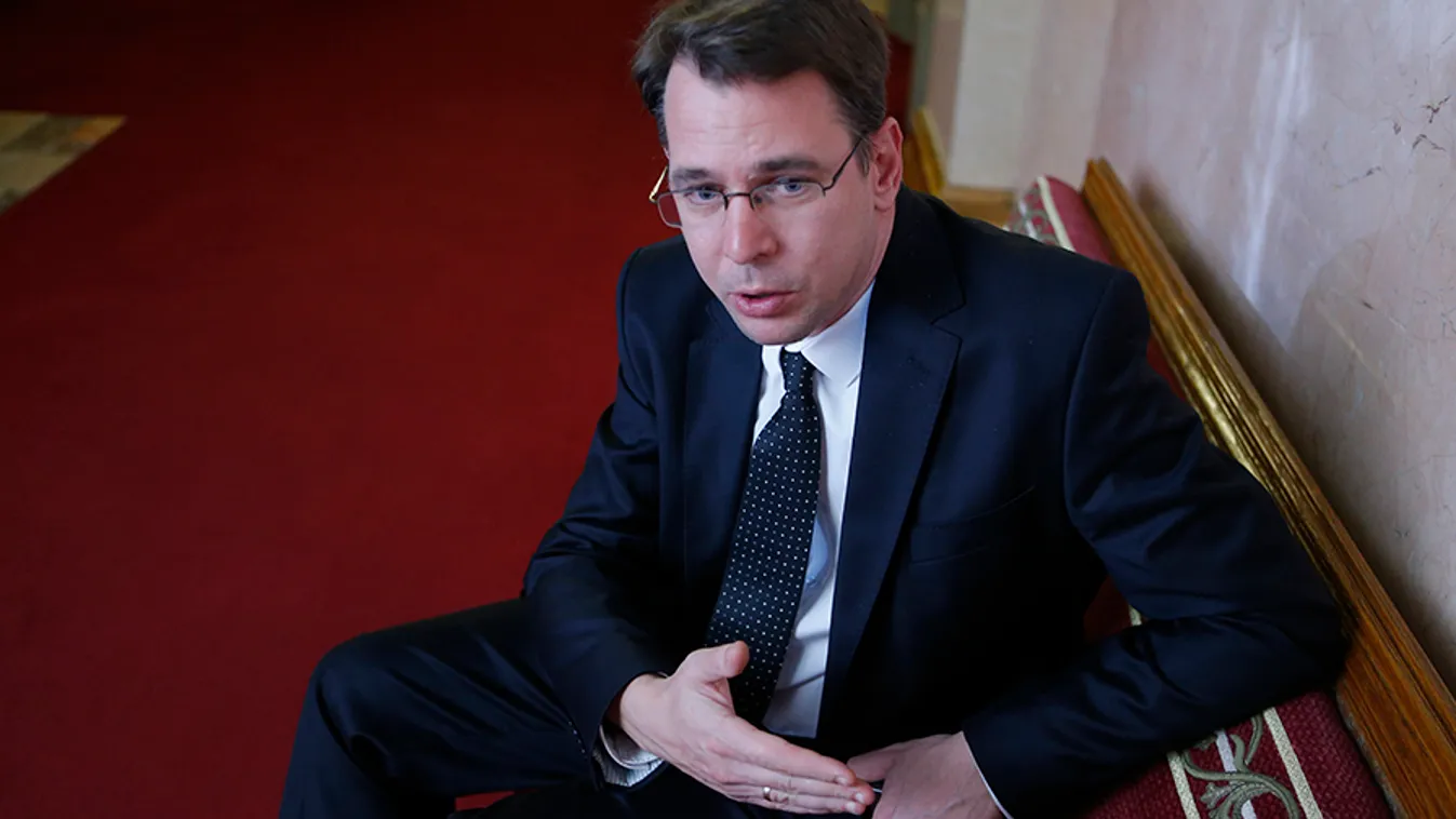 Mirkóczki Ádám – Privátszféra