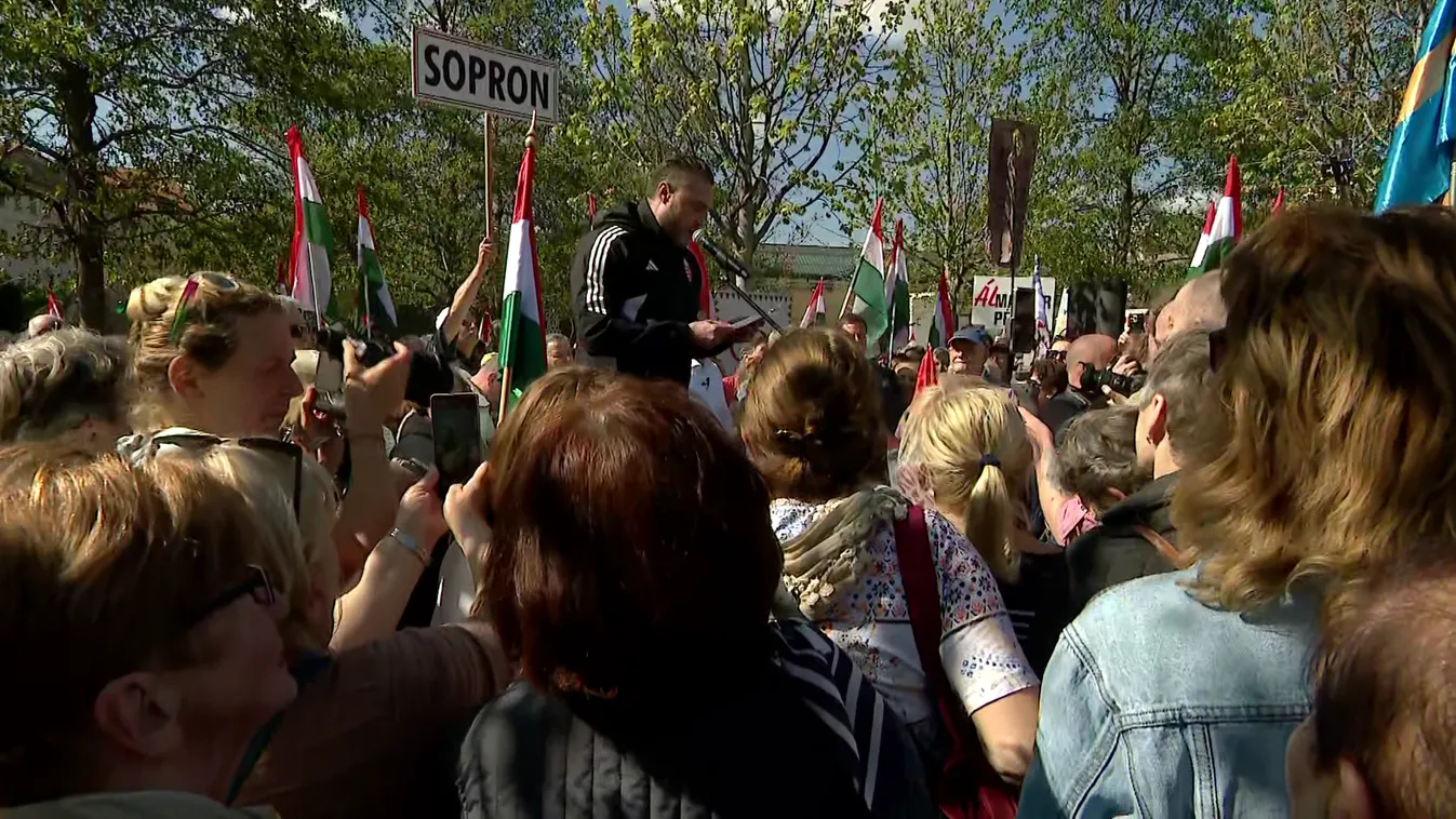 Wellor dalban szedte szét Kollárékat és ez felcsendült Bayerék tüntetésén is + videó