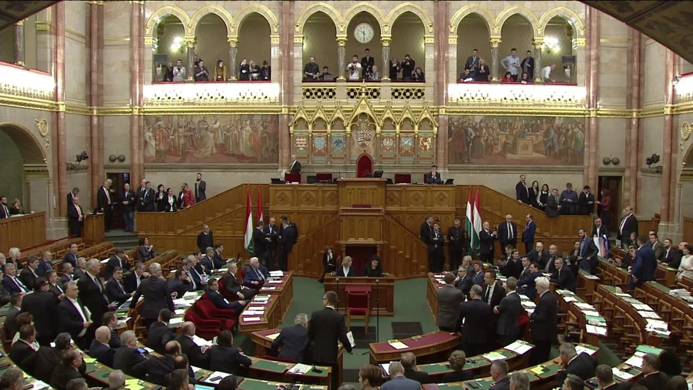 A veszélyhelyzet meghosszabbításáról tárgyal a parlament
