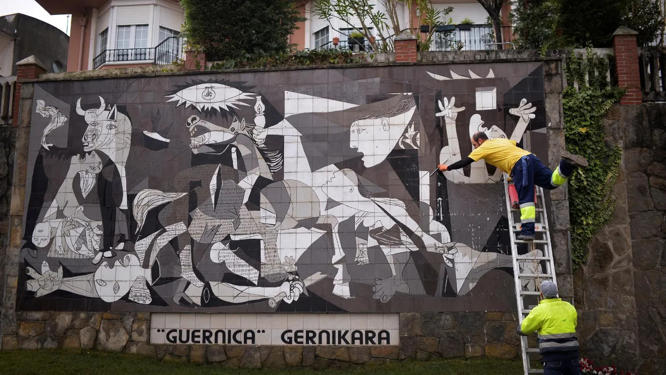 Két óra alatt bombázták le Guernicát