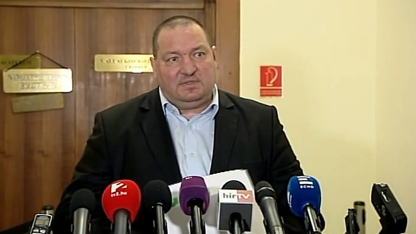 Németh Szilárd inkább egyáltalán nem válaszol a kritikus sajtó kérdéseire