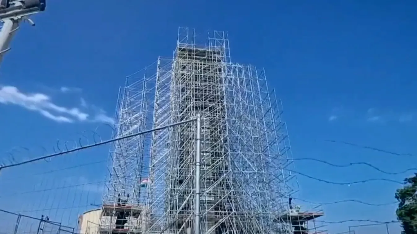 Célpont – Kereszt a Szabadság-szobor posztamensén + videó