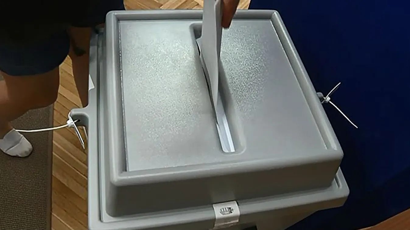 Az LMP 16 évre szállítaná le a választójogi korhatárt