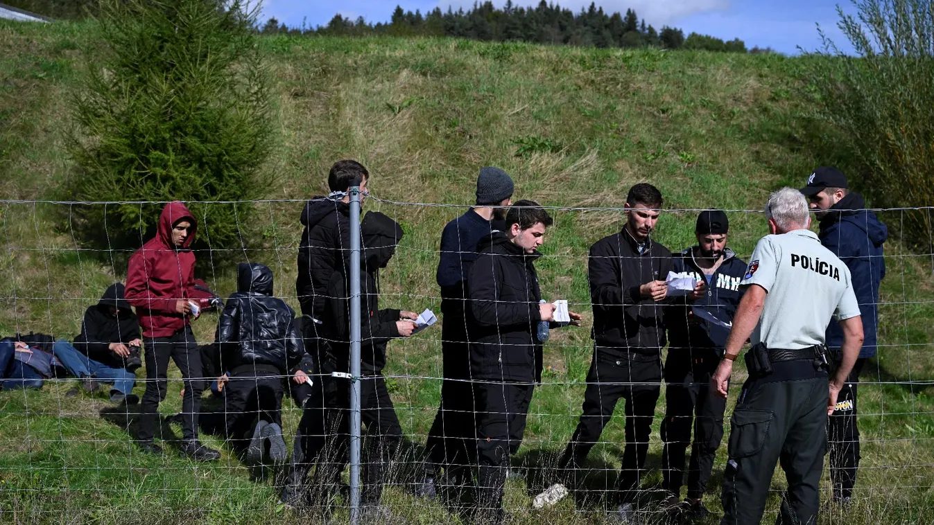 Lengyelország több mint félezer migránst visszatoloncolt Szlovákiába