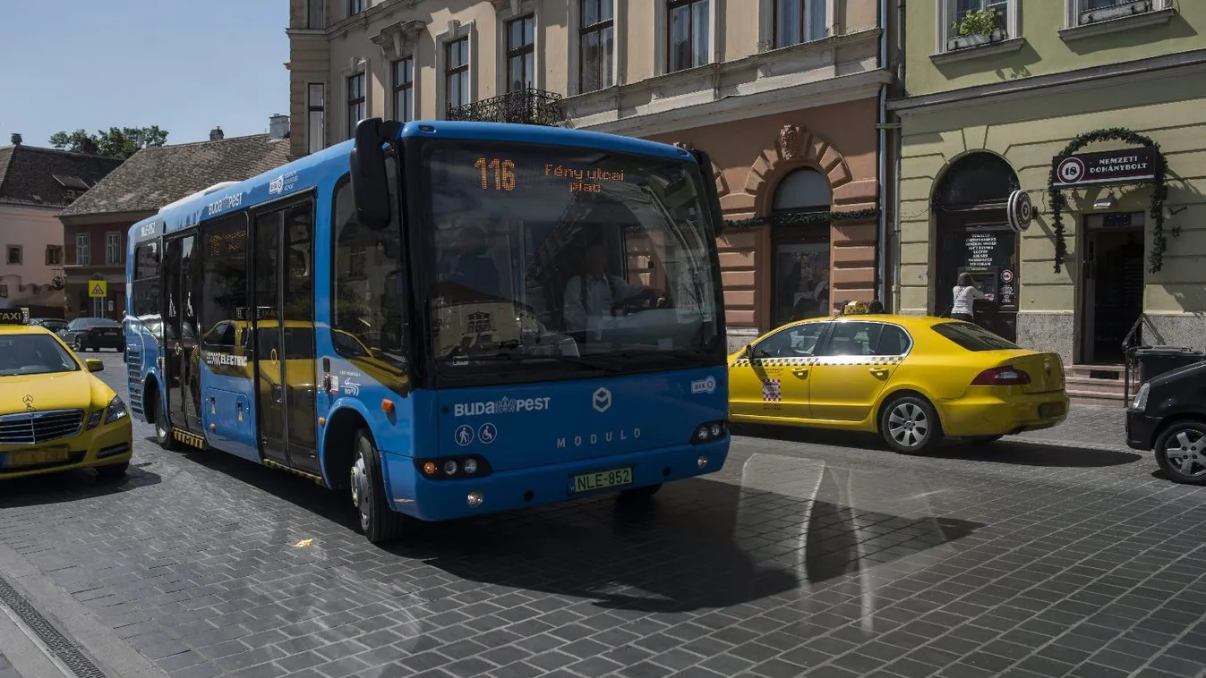 Buszsofőr és taxis dulakodott a belvárosban, vádat emeltek ellenük