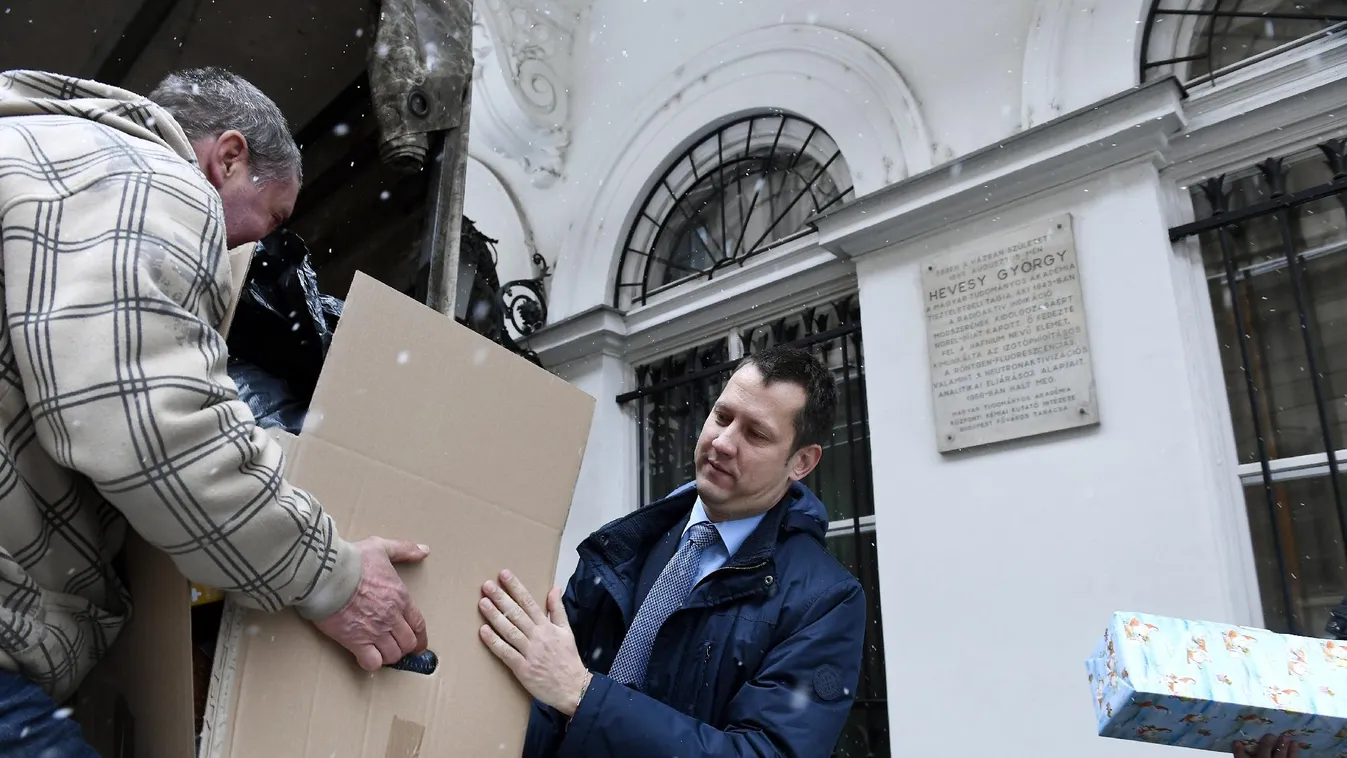 Rászoruló gyerekeknek gyűjtöttek karácsonyi ajándékot az Emmi dolgozói