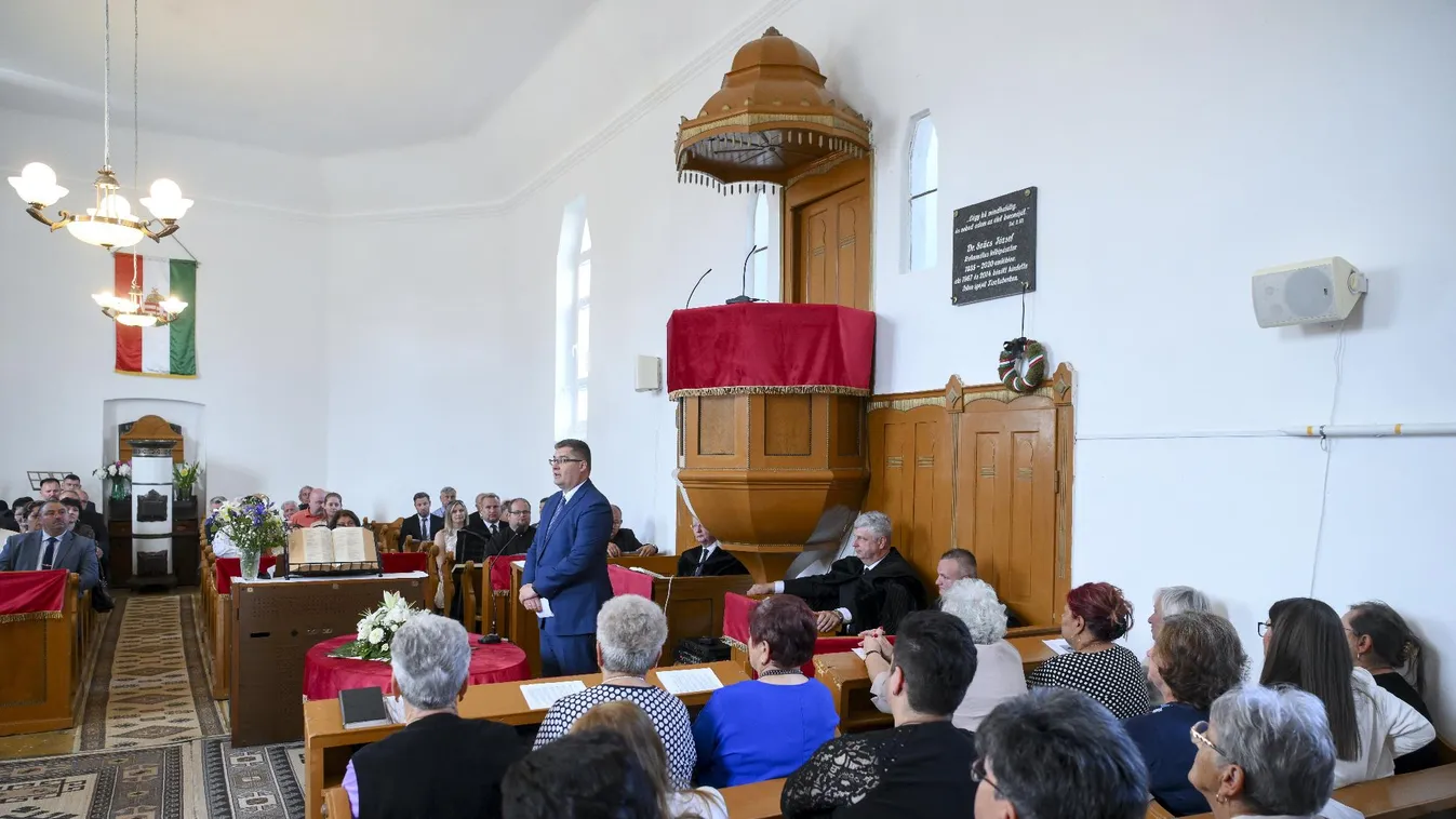 Átadták a felújított református templomot Tisztabereken