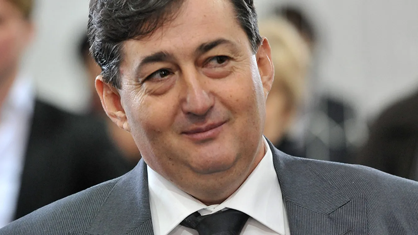 Mészáros bevásárol, az önkormányzatok tehetetlenek